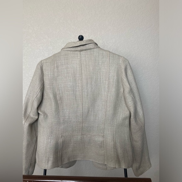 Gorgeous Cream Chico’s Blazer - Picture 3 of 4